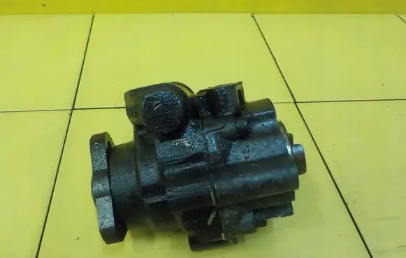 Land Rover Discovery Power steering pump 