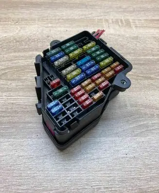 Audi A6 S6 C5 4B Fuse module 8D1941824 2417174
