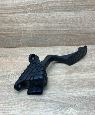 Toyota Prius (XW20) Accelerator throttle pedal 7812047050 1988003200 06J05