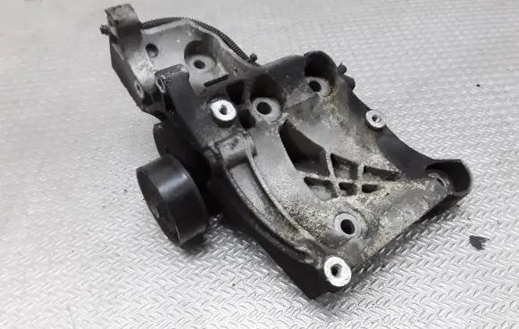 Opel Insignia A A/C compressor mount bracket 55562863