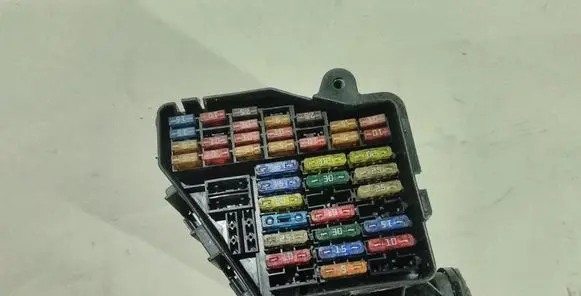 Audi A4 S4 B6 8E 8H Fuse module 8D2941824