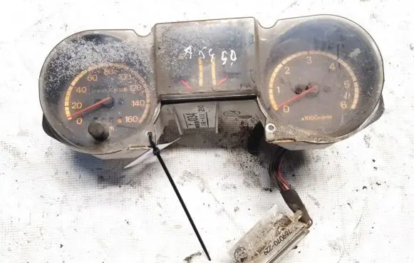 Mitsubishi Pajero Speedometer (instrument cluster) 769070229