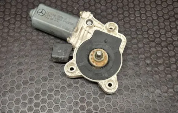 Mercedes-Benz C W203 Front door window regulator motor A2118201742 990595101 31073608