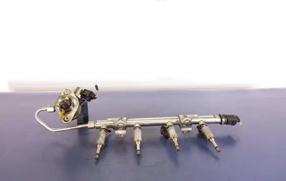 Skoda Superb B5 (3U) Fuel injection high pressure pump 04E127025D