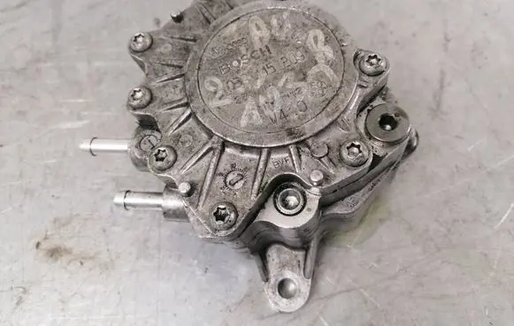 Audi A4 S4 B7 8E 8H Vacuum pump 03G145209