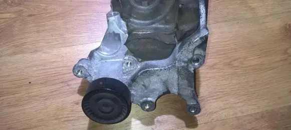 KIA Carens I Engine mounting bracket