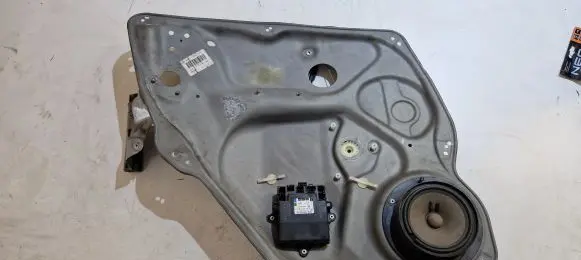 Mercedes-Benz B W245 Rear door window regulator with motor A1697301579