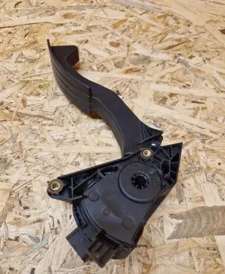 Renault Twingo III Accelerator throttle pedal A4532900800 6PV00997823 180023357R