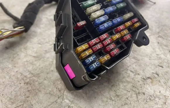 Volkswagen PASSAT B5.5 Fuse module