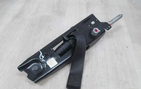 Volvo S80 Front seatbelt 39865061 34640
