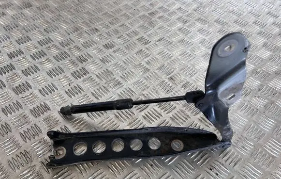 Engine bonnet/hood hinges