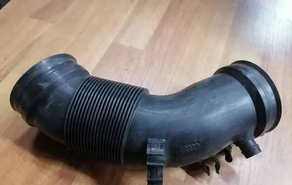 Audi A6 S6 C6 4F Air intake hose/pipe 079129628A