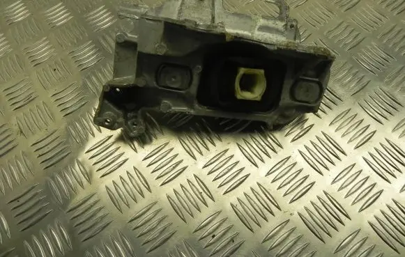 Renault Zoe EGR valve cooler bracket 112223722R
