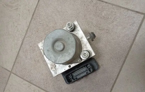 Chrysler Town u0026 Country V ABS Pump P68183803AA 68183803