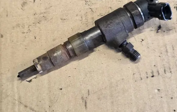Peugeot 308 Fuel injector 0445110340