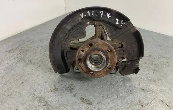 Volvo V70 Front wheel hub