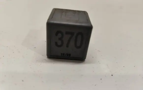 Audi A4 S4 B5 8D Other relay 8D0951253