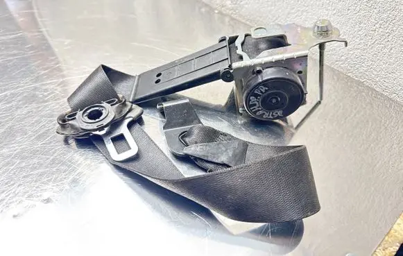 Opel Astra H Front seatbelt 604512200