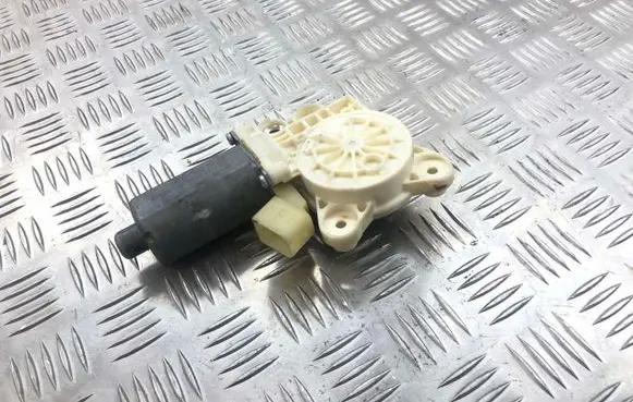 Mercedes-Benz E W211 Front door window regulator motor A2118203042