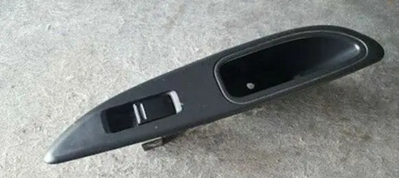 Nissan Primera Electric window control switch 25411AV600