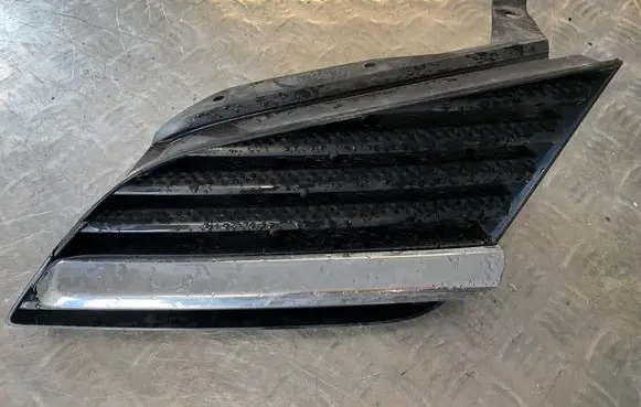 Nissan Primera Front bumper upper radiator grill 62330AU300