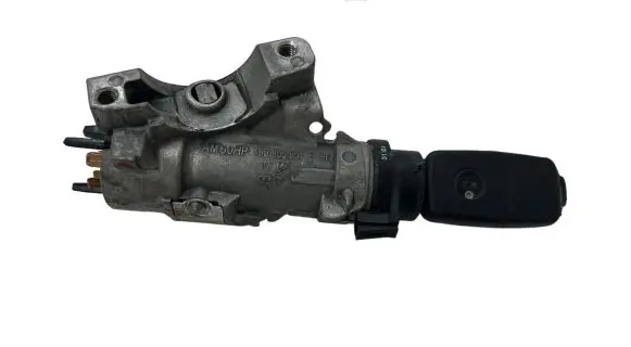 Volkswagen PASSAT B5.5 Ignition lock 4B0905851G