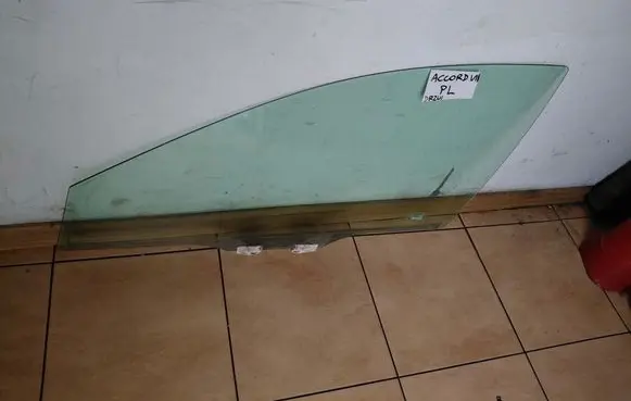 Honda Accord Front door window glass four-door M2H5AS2 43R00035