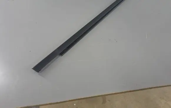 Dacia Sandero III Rubber seal front door window/glass 