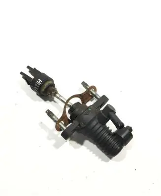 Toyota Hilux (AN10, AN20, AN30) Clutch master cylinder 