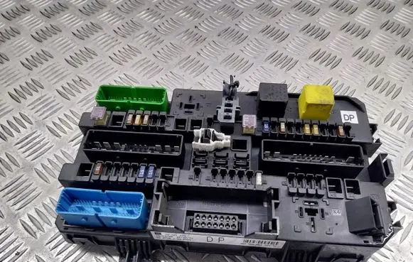 Opel Astra H High voltage junction box 13181278DP