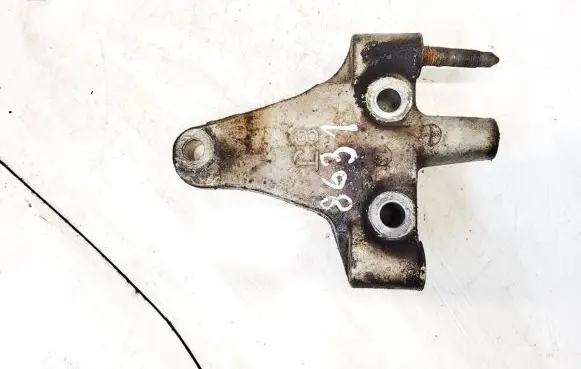 Nissan Murano Z50 Engine mounting bracket