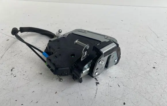 Toyota Auris E180 Rear door lock