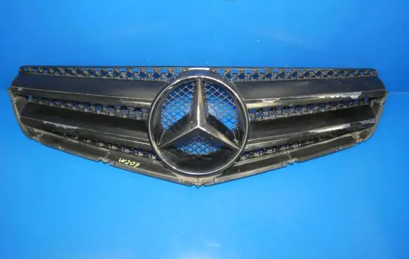 Mercedes-Benz E A207 Front bumper upper radiator grill