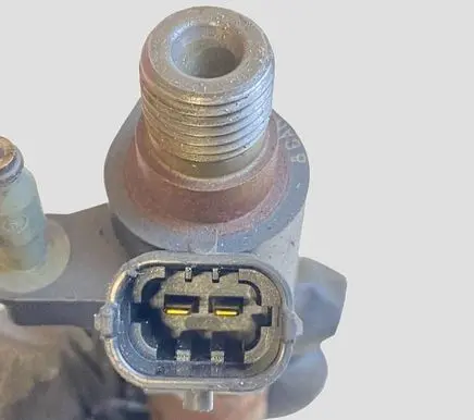 Volvo S60 Fuel injector 31303238 0445141124 0445116016