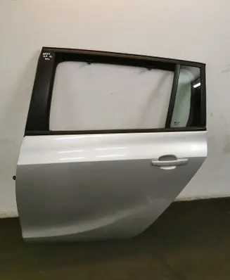 Opel Zafira C Rear door