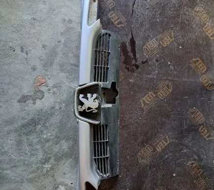 Peugeot 206 Front bumper upper radiator grill 9628934280