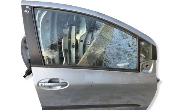 Toyota Yaris Front door DRZWI1F8PP