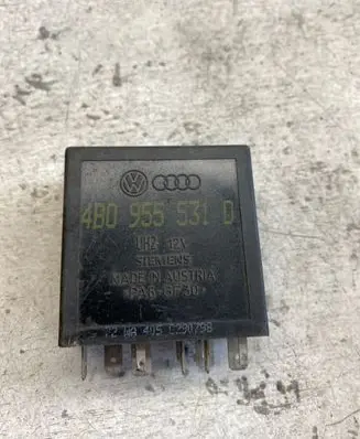 Volkswagen PASSAT B6 Other relay 4b0955531d
