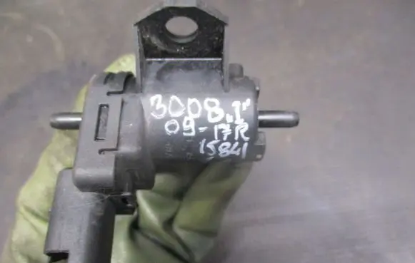 Peugeot 3008 I Valve vacuum 9688124580