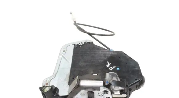Toyota Verso-S Front door lock