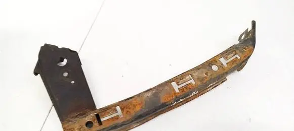 Honda CR-V Headlight/headlamp mounting bracket 