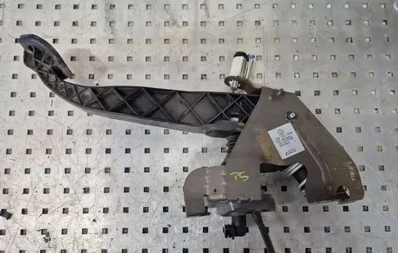 Volkswagen Transporter - Caravelle T5 Clutch pedal 7H1721059K 0874045