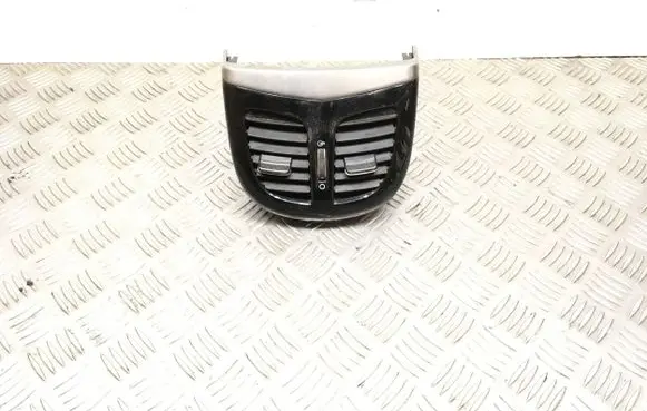 Hyundai i40 Rear air vent grill 846423Z001