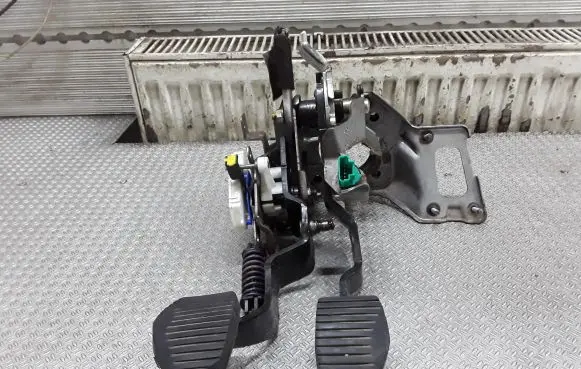 Citroen C4 Grand Picasso Pedal assembly 9681632380