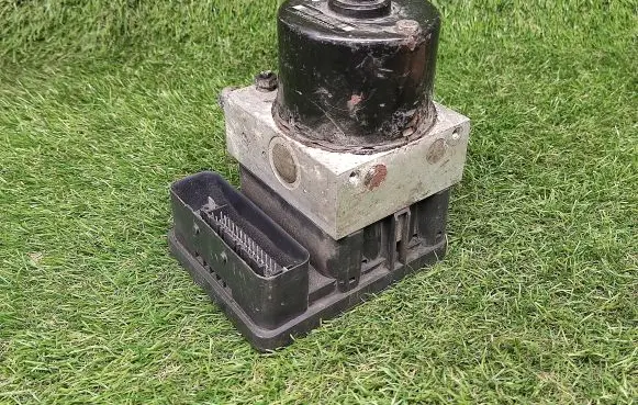 Ford Focus ABS Pump 2S612M110CE