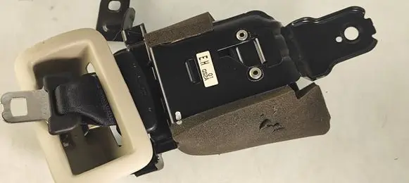 Mazda 6 Middle seatbelt (rear) T86253T