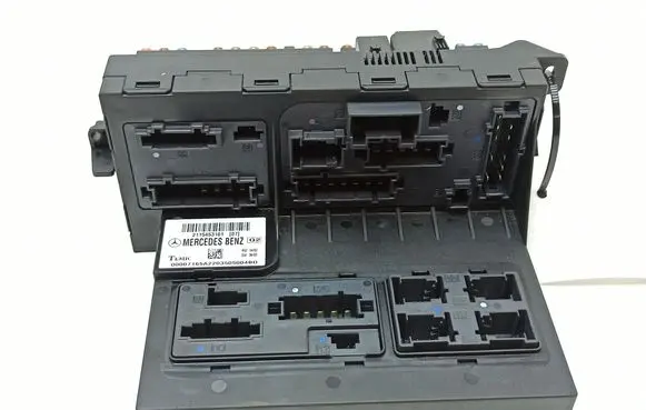 Mercedes-Benz E W211 Fuse module 2115453101