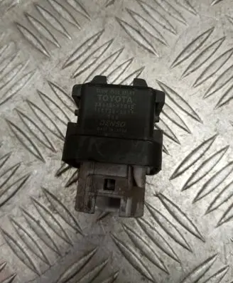 Toyota Corolla Verso AR10 Glow plug pre-heat relay 2861067010