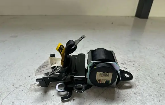 Toyota Verso Middle seatbelt (rear) 733500F023