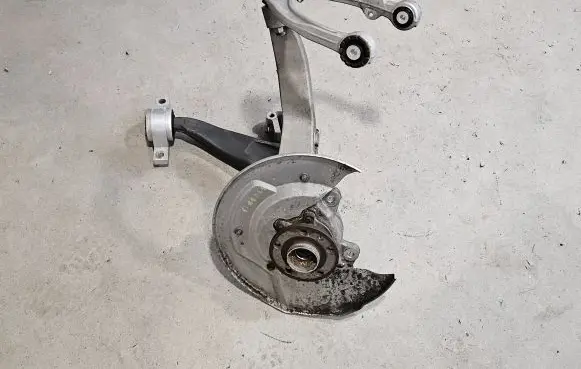 Volvo XC90 Front wheel hub 32297140 31360633
